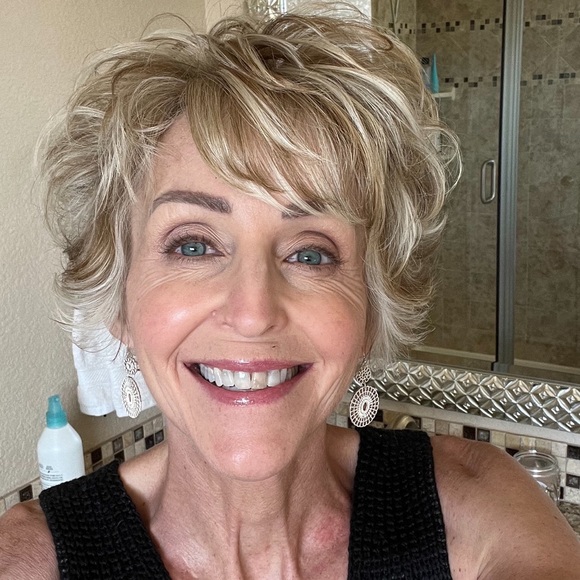 Meet your Posher, Kami - Picture 1 of 1